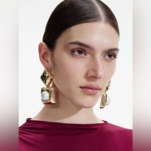 Self Portrait Revolve Mottled Gold Pearl Tiered Luxury Statement Earrings New